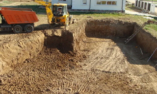Рытье котлованов под фундамент в Приморско-ахтарске – цена от 2563 руб. за м3 | 2Землекопа-Прр